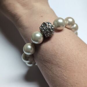 483 Chunky Faux Pearl and Silver Pave‎ Clasp Beaded Cuff Bracelet